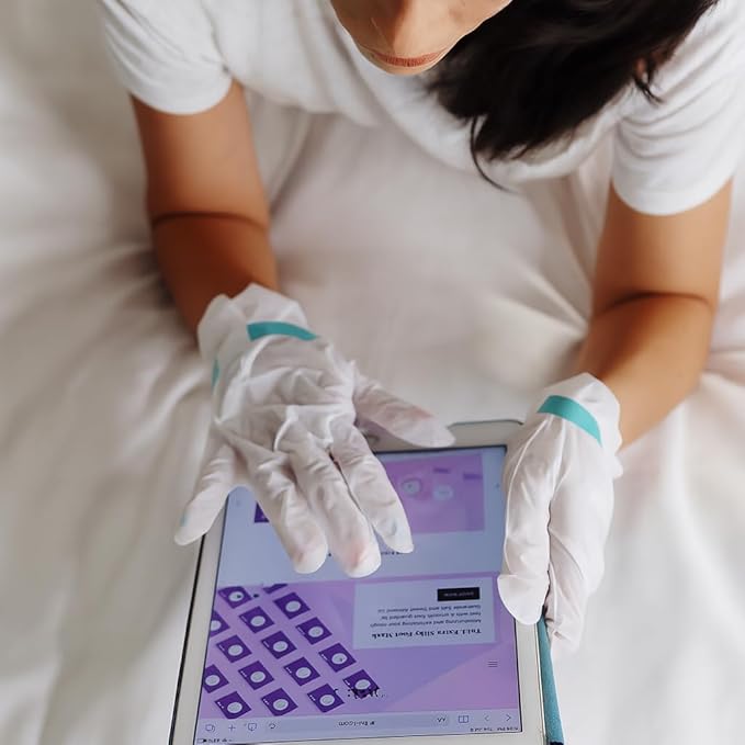 Catherine Muller Floral Hand Mask 8 Pairs, Moisturizing Gloves for Dry Hands with Elder Flower & CICA, Repairing and Nourishing Hand Care Treatment for Cracked, Rough, and Dry Skin