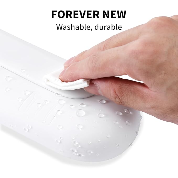 Silicone Makeup Brush Holder Travel Cosmetic Bag：Soft Portable Cosmetic Face Brushes Holder with Upgrade Anti-Fall Out Magnetic Closure, Large Travel Makeup Brush Case - White